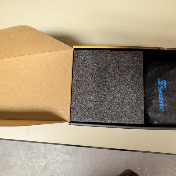 Seasonic Focus V3 GX750 - Power Supply PSU - Picture 2 of 8